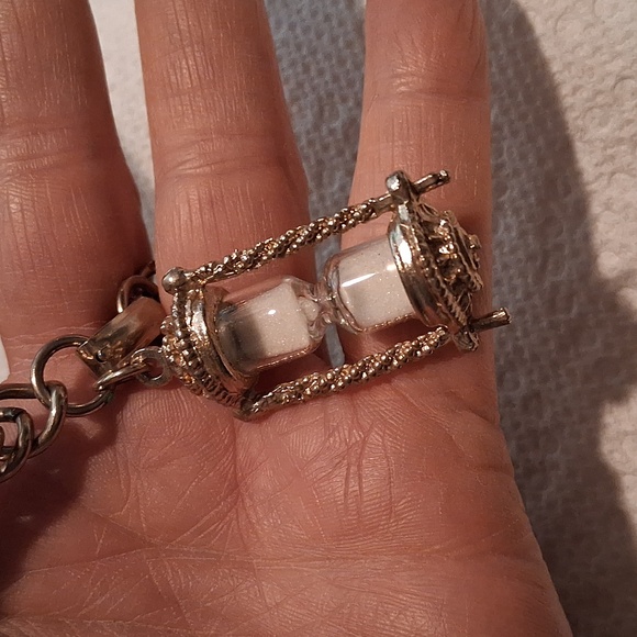 Jewelry - Vintage Hourglass Charm Bracelet